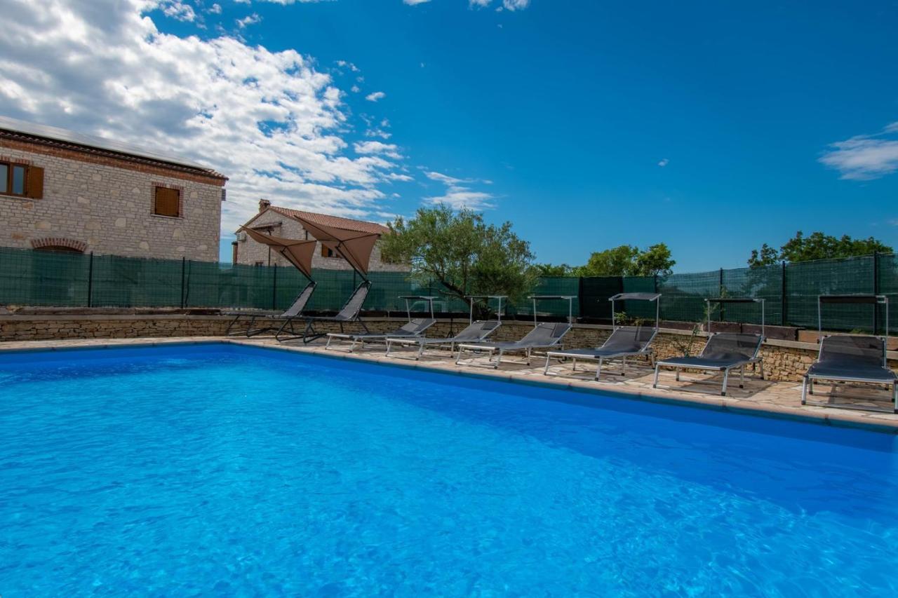 Rustic Villa Ena With Pool For Up To 10 Persons Cabrunici Kamer foto