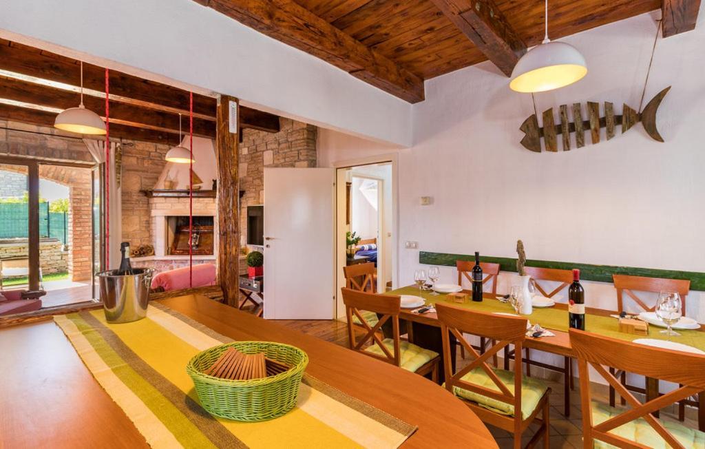 Rustic Villa Ena With Pool For Up To 10 Persons Cabrunici Buitenkant foto